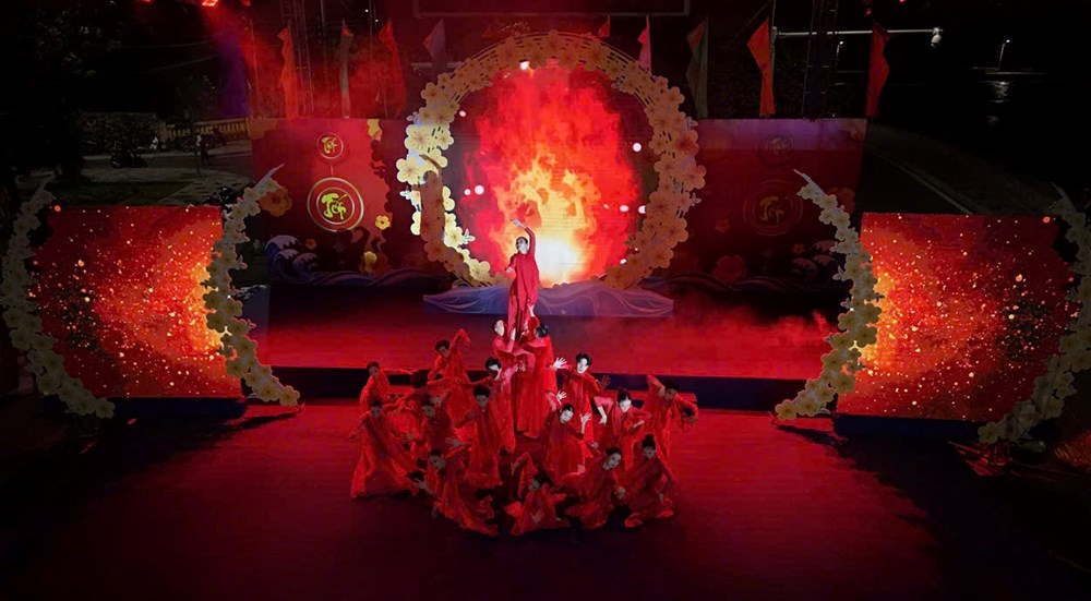 Đặc sắc chương trình “Mai vàng rực sáng đảo xanh” trong đêm giao thừa tại Côn Đảo - ảnh 2