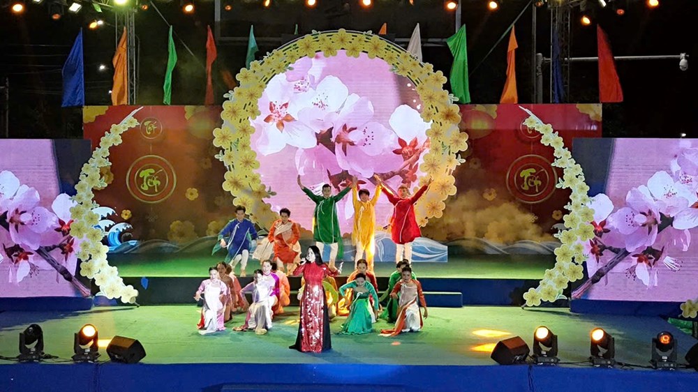 Đặc sắc chương trình “Mai vàng rực sáng đảo xanh” trong đêm giao thừa tại Côn Đảo - ảnh 4